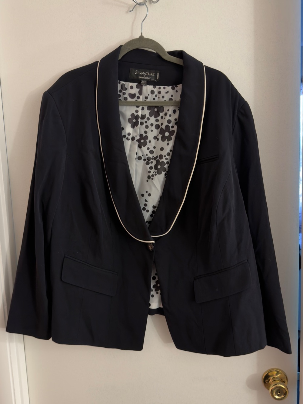 Larry Levine Black Blazer with white Piping 24w